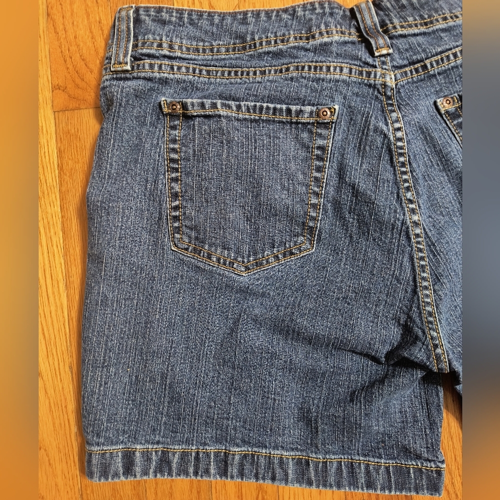 Pick 3/$10⭐ Levi Strauss stretch blue jean shorts, size women's/misses plus 16 - Picture 6 of 10